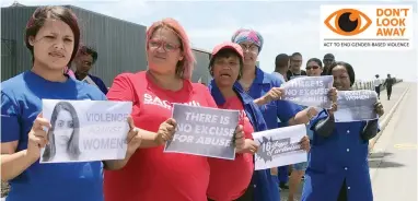  ?? PICTURE: MARVIN CHARLES ?? ENOUGH: Sactwu members formed a human chain calling for an end to gender-based violence.