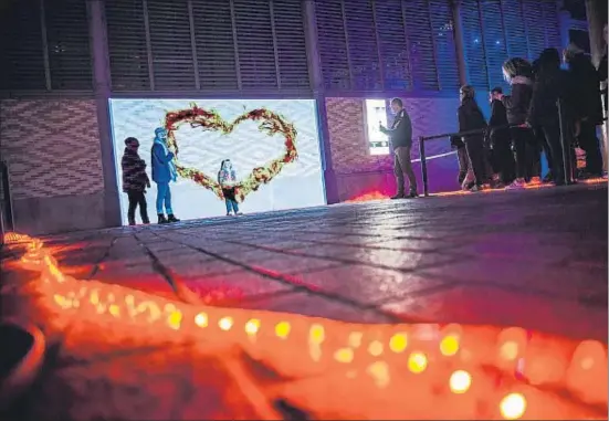  ?? XAVIER CERVERA ?? El corazón del Born. Uno de los montajes de luces diseñados especialme­nte para el festival Llum BCN