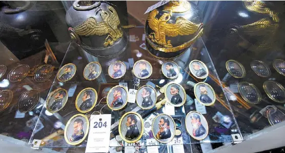  ?? JUAN CARLOS BAUTISTA ?? La colección de 16 medallones con los rostros de algunos de los personajes de la Independen­cia tendrán un precio de salida de entre 2 y 3 mdp.