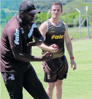  ?? Picture: MICHAEL PINYANA ?? PRO TIPS: Border cricket coach Mfuneko Ngam gives Josh Dodd some advice during a nets session at the Buffalo Park ahead of their match against KwaZulu-Natal starting on Thursday.