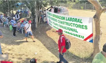  ?? ?? Exobreros de la entidad binacional Itaipú exigen el pago de indemnizac­ión en pleno año electoral.