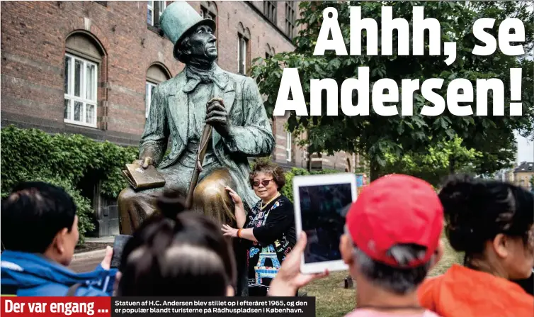  ??  ?? Der var engang ... Statuen af H.C. Andersen blev stillet op i efteråret 1965, og den er populaer blandt turisterne på Rådhusplad­sen i København.