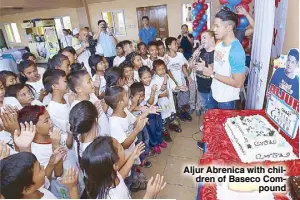  ??  ?? Aljur Abrenica with children of Baseco Compound