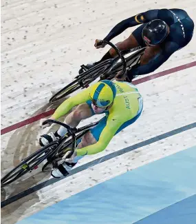 ??  ?? Pushing the limits: Mohd Shah Firdaus Sahrom (right) in action against Australia’s Jacob Schmid during the men’s sprint bronze-medal playoff at the Anna Meares Velodrome yesterday.