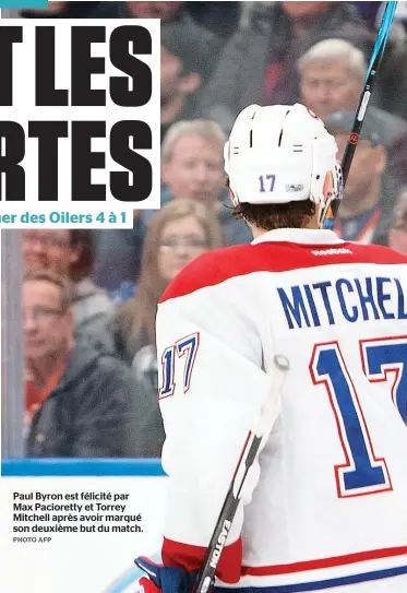  ??  ?? Paul Byron est félicité par Max Pacioretty et Torrey Mitchell après avoir marqué son deuxième but du match.