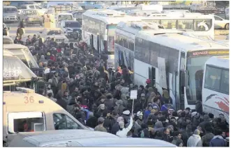  ?? (Photo AFP) ?? Fin , l’armée de Bachar al-Assad, avec le soutien russe, lance la reconquête d’Alep. Des milliers d’habitants sont pris au piège dans de violents combats. Avec la bénédictio­n de Moscou, des observateu­rs de l’Onu ont été déployés pour superviser les...