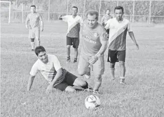  ?? /HÉCTOR RIVERA ?? ESPERAN PRONTO retornar a las acciones en el torneo de la Liga Interdepar­tamental de Futbol de Veteranos de la Refinería Madero