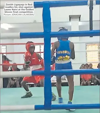  ?? Picture: JONACANI LALAKOBAU ?? Zenith Ligaqaqa in Red readies his shot against Leone Naivi at the Golden Gloves final competitio­n.