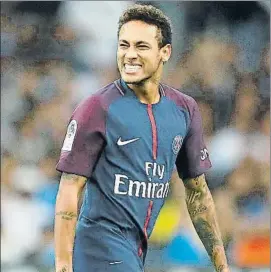  ?? FOTO: EFE ?? Neymar, el centro de Francia Tanto para los halagos como para las críticas