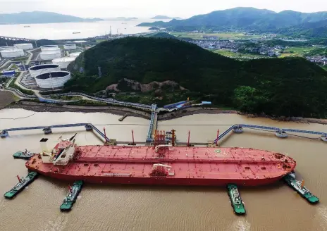  ?? Reuters ?? An oil tanker in Ningbo Zhoushan port. China, the world’s biggest oil and gas importer, seeks to cut dependence on the dollar