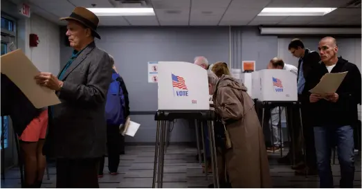  ??  ?? People vote during the U.S. midterm elections at a polling station in Bethesda, Maryland, on November 6