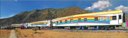  ?? PROVIDED TO CHINA DAILY ?? A medical train funded by Lifeline Express, a charity in Hong Kong, visits the Tibet autonomous region to help people with cataracts.
