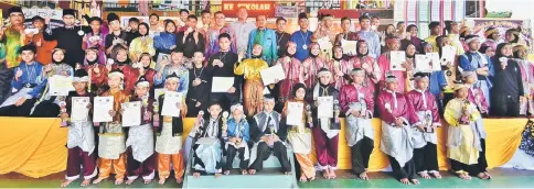  ??  ?? The winning silat exponents posing with Kong (centre in white) and other guests.