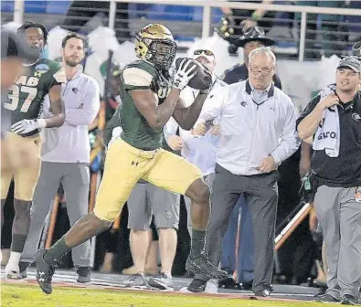  ?? MICHAEL LAUGHLIN/SUN SENTINEL ?? UAB’s Xavier Ubosi catches a pass and heads to the end zone against Northern Illinois in the Cheribundi Boca Raton Bowl on Tuesday.