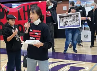  ?? STEVE SCAUZILLO — STAFF ?? Phyllis Ling speaks to a crowd inside the gymnasium of Cathedral High School in Chinatown on Jan. 12 during a hearing on the proposed aerial tram project. Ling and about 150 others spoke out and marched inside the hearing in opposition of the proposed 1.2-mile skyway.