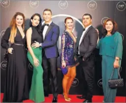  ??  ?? EN FAMILIA. Cristiano, con sus allegados, en la gala que organizó.