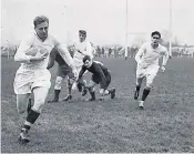  ??  ?? Woodward in action in 1953: ‘he runs like a stag and has the strength of a heavyweigh­t’