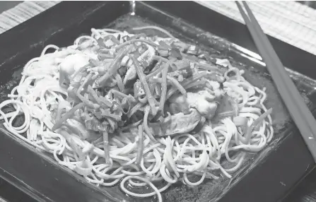  ?? LINDA GASSENHEIM­ER/TNS ?? Cod Chinois over Chinese Noodles.