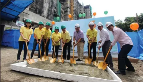  ?? (ALDO N. BANAYNAL) ?? L-R: Glenda Gaisano (Chief Finance Officer), Genevieve Gaisano-Go (Executive Vice-President), Ryan Bernard Go (President), Gina Gaisano (Chief Operating Officer), Benito Gaisano (Chief Executive Officer), Arthuro Atienza (President, Art Builders...