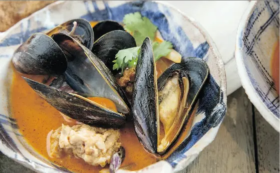  ?? HUGE GALDONES ?? From mussels in a curry broth to classic lobster rolls, chef Matt Jennings highlights New England’s renowned seafood.