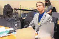  ?? SOURCE:COURT TV ?? Former Minneapoli­s police Officer Derek Chauvin listens Monday as his defense attorney gives the closing argument in Chauvin’s murder at the Hennepin County Courthouse in Minneapoli­s.