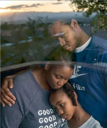  ?? York Times) (Bridget Bennett/The New ?? Valicia and Jovaun Anderson with their daughter Nylah at their home in Las Vegas.