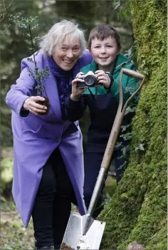  ?? ?? Colum Snell, a pupil from St Saviours National School, Rathdrum, Co Wicklow. with Éanna Ni Lamhna, National Tree Council.