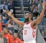  ?? AP ?? James Harden celebra concluido el juego ante los Hornets de Charlotte.