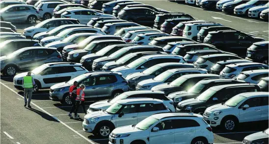  ?? GONZALO PÉREZ ?? Los coches de segunda mano han elevado más sus precios que los vehículos nuevos