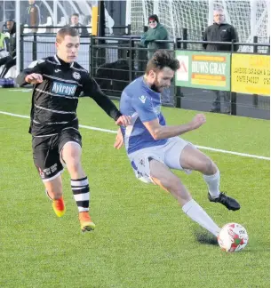  ?? BERNIE FORD ?? Owain Warlow on the ball