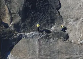  ?? PATRICK TEHAN/BAY AREA NEWS GROUP FILE PHOTOGRAPH ?? Climbers Kevin Jorgeson, left, and Tommy Caldwell attempt to ascend the Dawn Wall of El Capitan in Yosemite National Park in Dec. 2014. Another climber, Adam Ondra, completed the same ascent in record time on Tuesday.