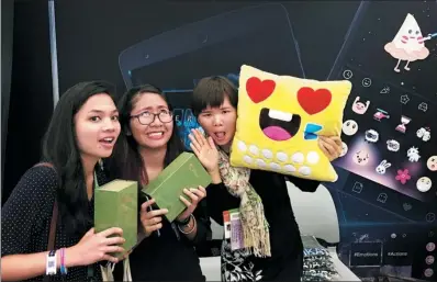  ?? PROVIDED TO CHINA DAILY ?? Vistors pose with Kika emoji pillows at South by Southwest Conference in Texas in March 2016.