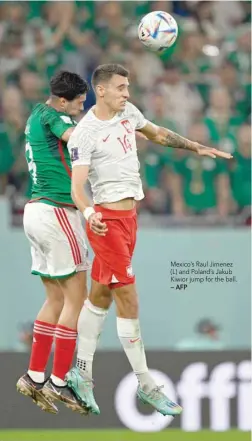  ?? — AFP ?? Mexico’s Raul Jimenez (L) and Poland’s Jakub Kiwior jump for the ball.