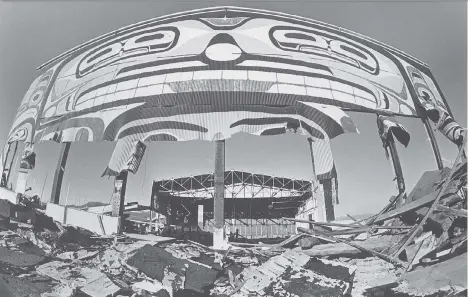  ?? COLIN PRICE/FILES ?? This Habitat building, painted in a Haida motif by Bill Reid, was captured mid-demolition on March 2, 1978.