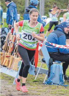  ?? FOTO: PRIVAT ?? Anja Fischer, noch im Schießstan­d nach dem Schießen auf dem Weg zurück auf die Laufstreck­e.