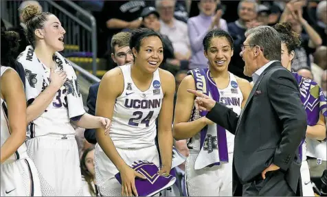  ?? Jessica Hill/Associated Press ?? Connecticu­t coach Geno Auriemma, right, jokes with Katie Lou Samuelson, left, Napheesa Collier, second from left, and Gabby Williams as the clock winds down in the Huskies’ victory Monday against Oregon in Bridgeport, Conn.