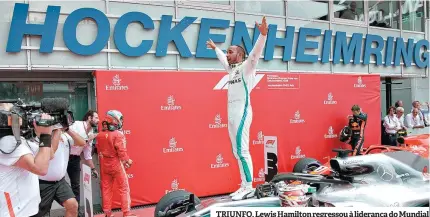  ??  ?? TRIUNFO. Lewis Hamilton regressou à liderança do Mundial