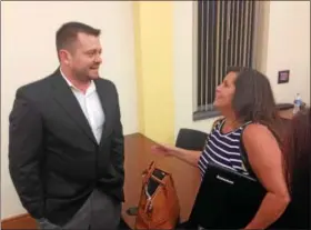  ?? ERIC DEVLIN — DIGITAL FIRST MEDIA ?? Phoenixvil­le Borough Council member Michael Kuznar talks to resident Lisa Longo after Monday night’s special council meeting. The meeting was held to consider ousting Kuznar from his seat.