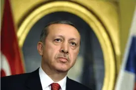  ?? FOTO: LEHTIKUVA / JUSSI NUKARI ?? AUKTORITäR. Blir det ja i folkomröst­ningen om grundlagen på söndag får Erdogan ännu mer att säga till om.