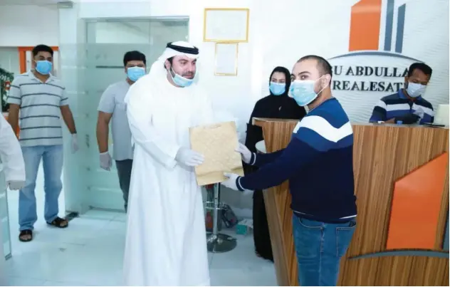  ??  ?? ↑
Dr Yaqoub Mousa distribute­s the healthcare products at his office in Ajman.