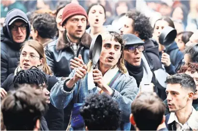  ?? STEPHANIE LECOCQ/REUTERS ?? Protesters across France have been harassing government members during their official trips by clanging pots and pans.