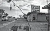  ?? JOE BUGLEWICZ/THE NEW YORK TIMES ?? A payday loan business in Decatur, Ala., in 2017. The Consumer Financial Protection Bureau has scrapped a plan to impose new limits on payday lending.