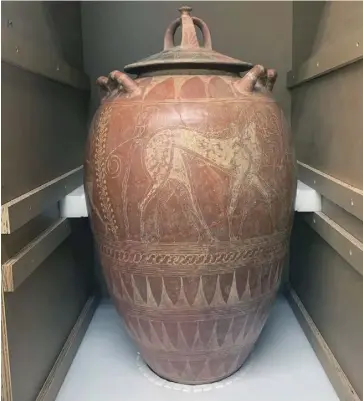 ?? ?? A pithos from the 7th Century BC, seized from the Getty Museum in Los Angeles, United States.