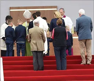  ?? Photo by Michelle Cooper Galvin ?? Emma Mhic Mhathúna and her five children present the gifts to Pope Francis at Sunday’s Papal Mass in Phoenic Park during the World Meeting of Families on Sunday.