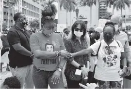  ?? CARL JUSTE cjuste@miamiheral­d.com ?? Sybrina Fulton, the mother of Trayvon Martin, left, bows her head in prayer during a rally against police brutality on June 14.