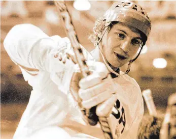  ?? FOTO: DIETER REINHARDT ?? Von 1982 bis 1994 spielte Karl „Charly“Altmann in Schwenning­en Eishockey.