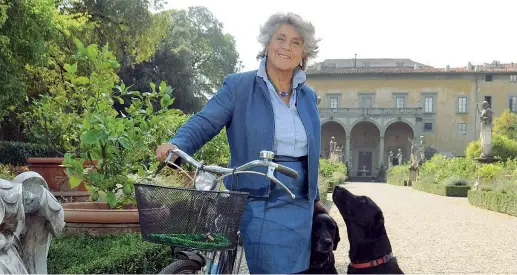  ?? (LaPresse) ?? Mecenate La principess­a Giorgiana Corsini, morta ieri a 81 anni mentre nuotava in mare all’Argentario, nel giardino della residenza di famiglia a Firenze
