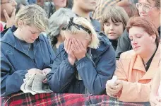  ?? GERRY PENNY / AFP / GETTY IMAGES FILES ?? Londoners weep as the coffin of Diana, Princess of Wales, passes on its way to Westminste­r Abbey in September 1997.