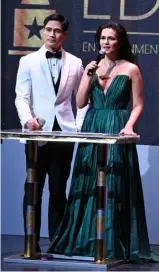  ?? ?? The 6th Eddys hosts Piolo Pascual (left) and Iza Calzado