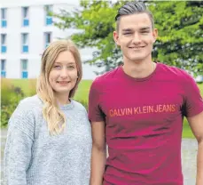  ?? FOTO: DANIEL HÄFELE ?? Theresa Madlener aus Bad Schussenri­ed und Michael Ochs aus Bad Saulgau freuen sich auf ihre Ausbildung zum Polizisten.